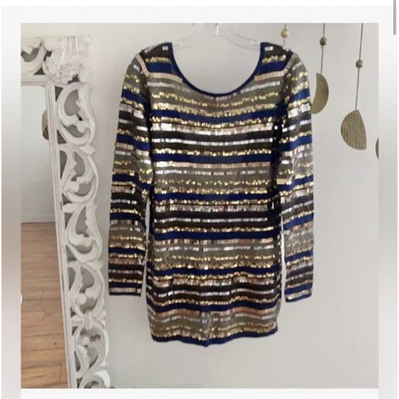 🪞 NWT open back embroidered sequin long sleeve tunic dress by victoria’s secret - Picture 3 of 5
